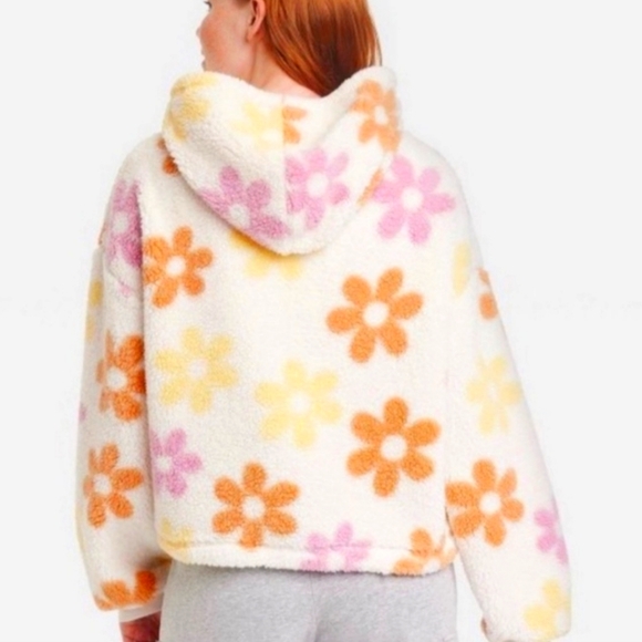 Barbie ❤️FINAL PRICE Pullover Sherpa Floral Top Super Soft - Picture 7 of 7